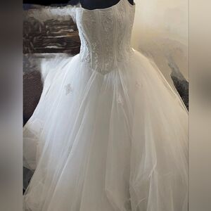 Wedding dress